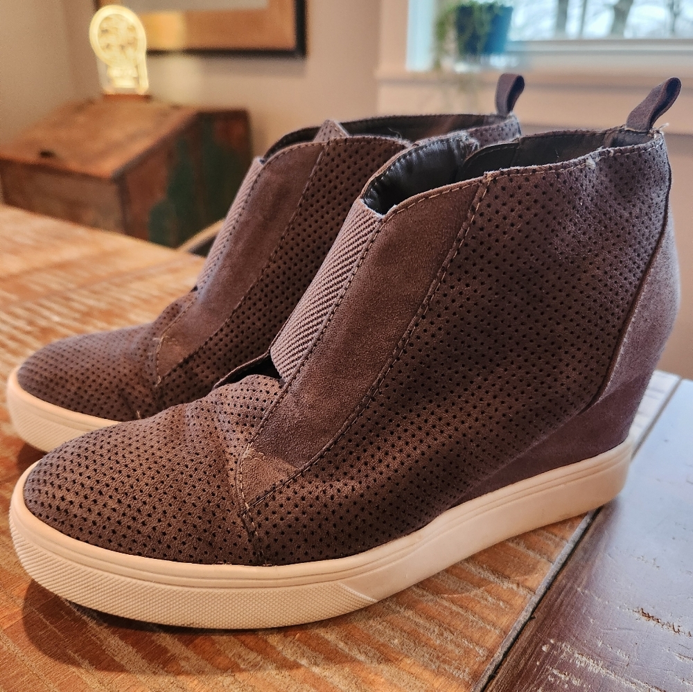 Mia size 6.5 gray heeled booties